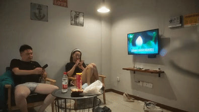 离异人妻女同事酒店开房，骚穴太饥渴各种姿势爆操到求饶