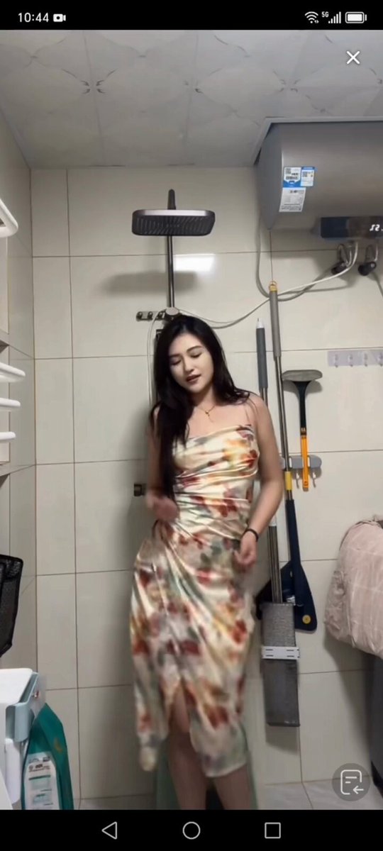 抖音 美女小姐姐直播 一不小心整颗都甩出来了 颜色很正很饱满????
