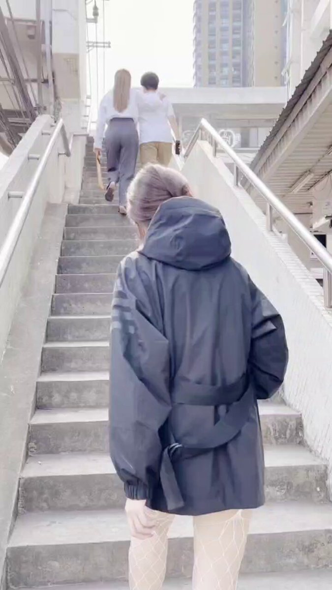 白丝渔网天台露出