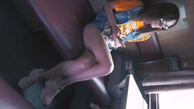 火车上的18岁淫荡骚货，吸爆我的大肉棒